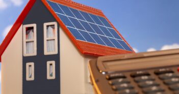 Die Kosten für eine PV-Anlage setzen sich aus mehreren Bestandteilen zusammen. (Foto: AdobeStock U. J. Alexander_553923066)