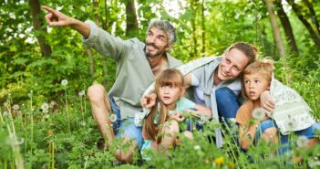 Die besten Tipps für einen stressfreien Familienausflug (Foto: AdobeStock - 558888726 Robert Kneschke)